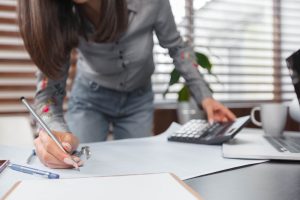 como calcular a comissão do vendedor de loja